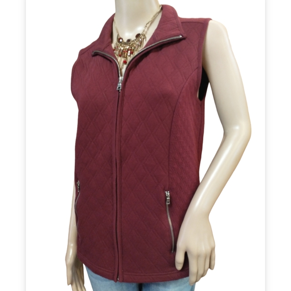 Croft & Barrow Quilted Burgundy Zip Front Vest With Zippered Pockets - Picture 2 of 8